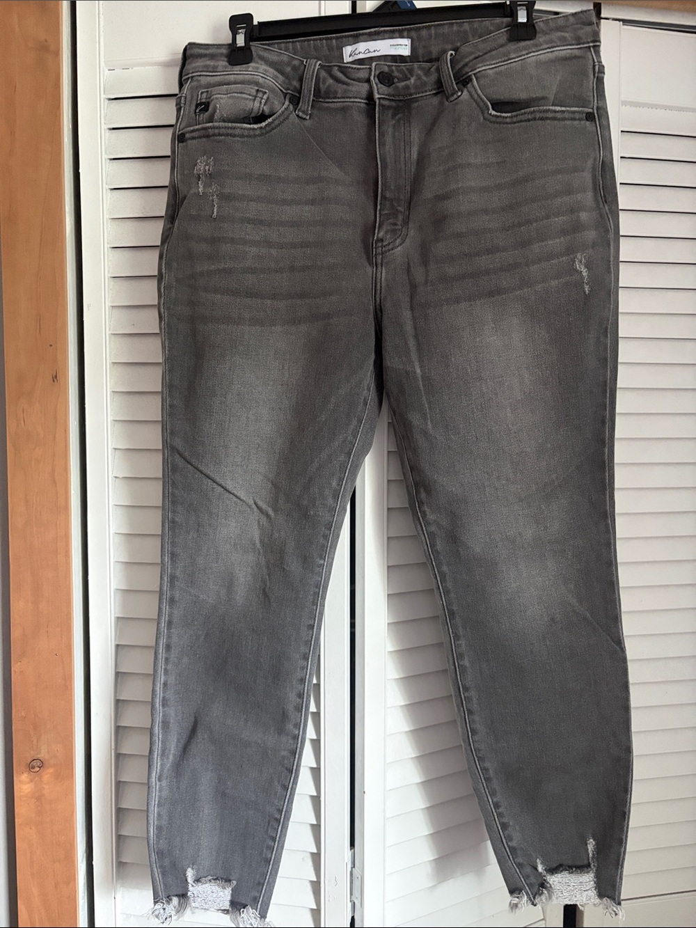 KanCan for Maurice’s Washed Gray Distressed Cropped Skinny Jeans